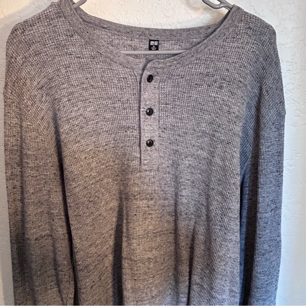 Uniqlo XL Grey Waffle Knit Long Sleeve Henley Shirt